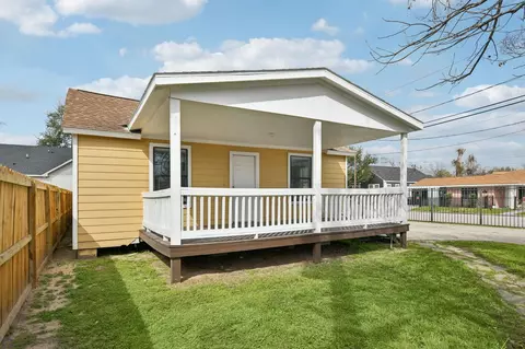 1409 Fairbanks St, Houston, TX 77009