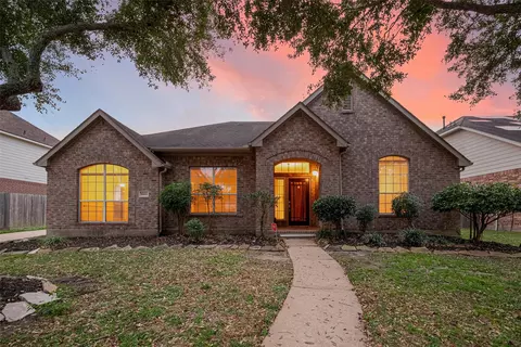 1608 Spring Glen Ln, Pearland, TX 77581