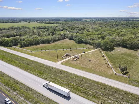2512 Interstate 10, Weimar, TX 78962 photo 2