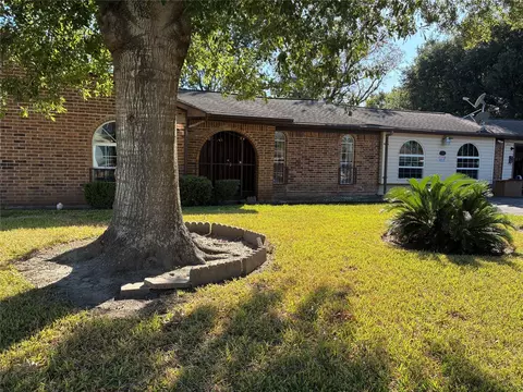 5034 Bricker St, Houston, TX 77033