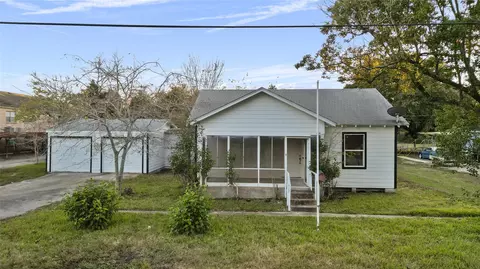 2027 Scott St, La Marque, TX 77568