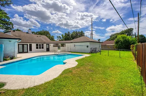 414 N Pecan Dr, Tomball, TX 77375