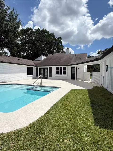 414 N Pecan Dr, Tomball, TX 77375