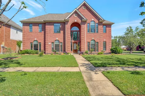301 Winding Oak Ln S, League City, TX 77573