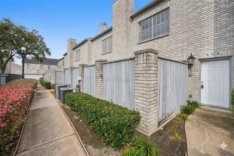 338 Wilcrest Dr #338, Houston, TX 77042