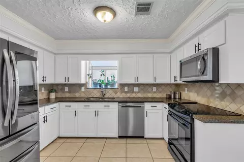 Kitchen - 24102 Northcrest Dr, Spring, TX 77389 photo 1 of 2