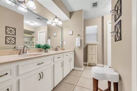 Bath - 24102 Northcrest Dr, Spring, TX 77389 photo 2 of 3