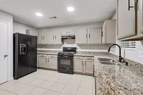 2450 Blackridge Rd, Houston, TX 77067