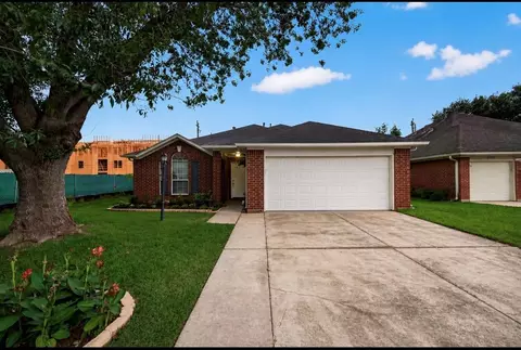 3501 Riverside Dr, Pearland, TX 77581
