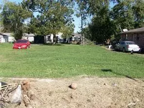 712 W Live Oak St, Angleton, TX 77515