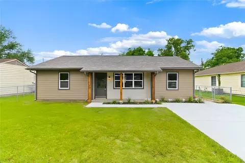 1108 Nottingham Dr, Angleton, TX 77515