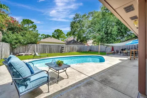 15707 Spring Forest Dr, Houston, TX 77059