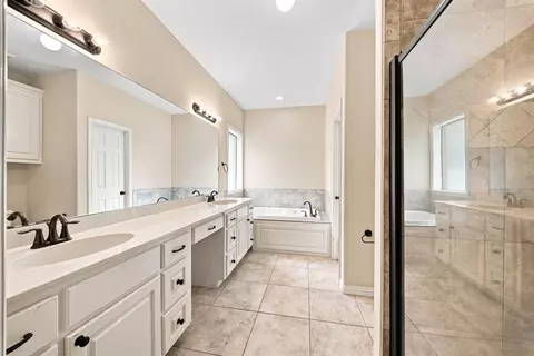 Bath - 16104 Mcqueen Rd, Conroe, TX 77302 photo 2 of 3