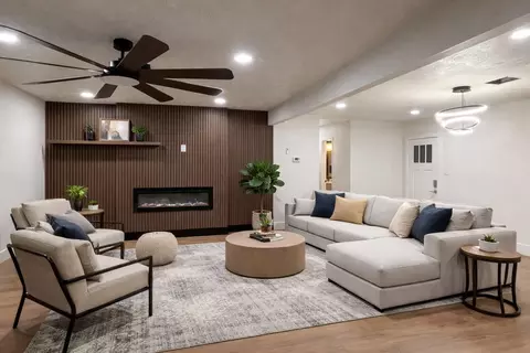 10042 Lazy Oaks St, Houston, TX 77080