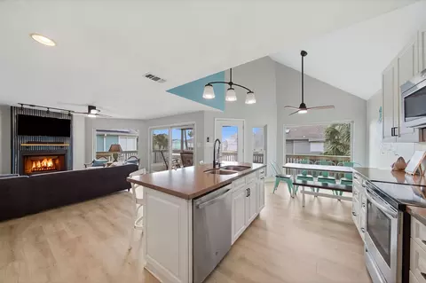 13835 San Domingo Dr, Galveston, TX 77554