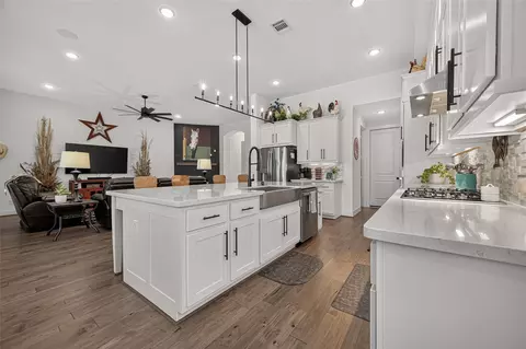Kitchen - 15211 Deseo Dr, Conroe, TX 77302 photo 6 of 7