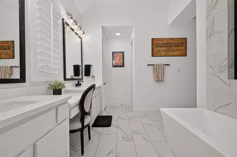 Bath - 15211 Deseo Dr, Conroe, TX 77302 photo 1 of 10