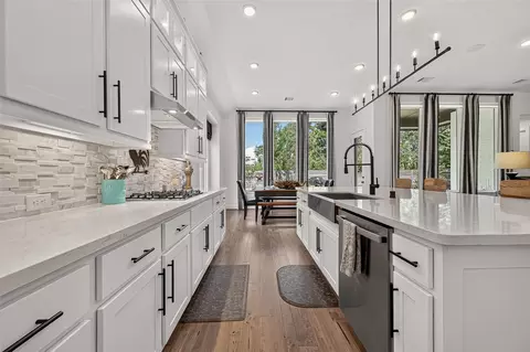 Kitchen - 15211 Deseo Dr, Conroe, TX 77302 photo 4 of 7