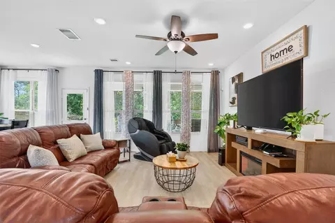 Living - 2832 Mistygate Ct, Conroe, TX 77301 photo 1 of 4