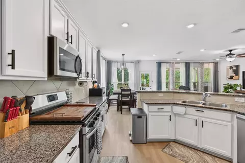 Kitchen - 2832 Mistygate Ct, Conroe, TX 77301 photo 3 of 4