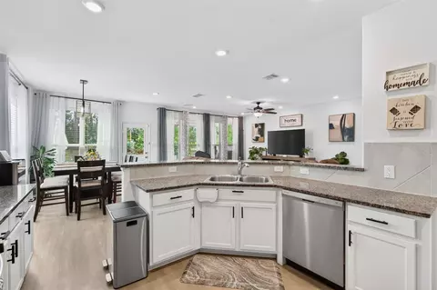 Kitchen - 2832 Mistygate Ct, Conroe, TX 77301 photo 4 of 4
