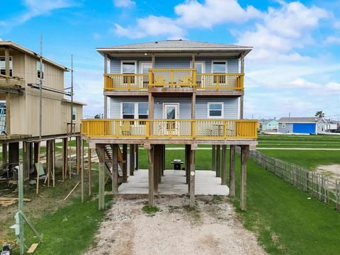 340 Thunder Rd, Surfside Beach, TX 77541 photo 1