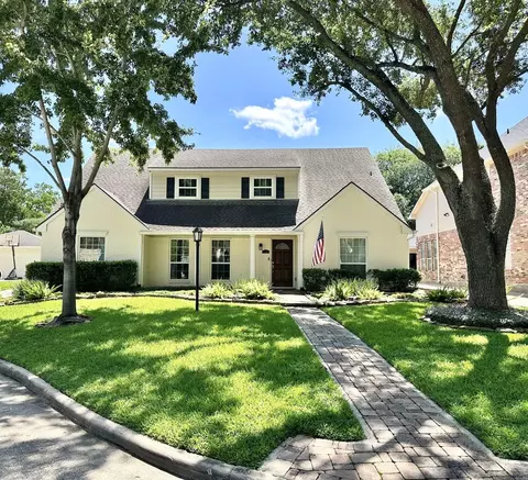 826 Greenbelt Dr, Houston, TX 77079
