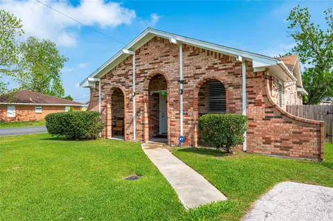 6918 Woodrow St, Texas City, TX 77591