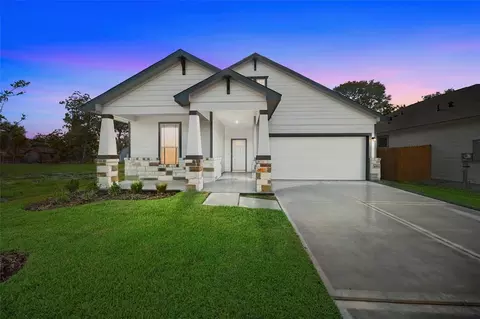 400 Bryan Way, Angleton, TX 77515 photo 1