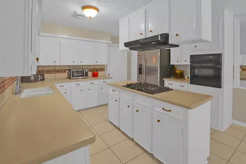 4205 Lariat Dr, Baytown, TX 77521