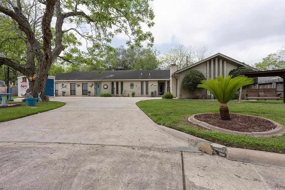 2714 Pecan St, Alvin, TX 77511 26 Photos MLS 21103366 Movoto