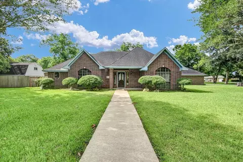 301 Jansen Dr, West Columbia, TX 77486