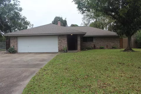 265 Wayne Dr, Clute, TX 77531