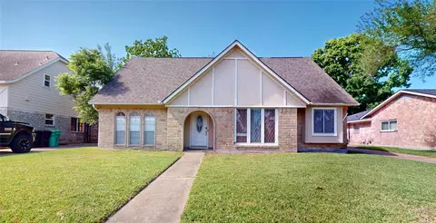 9867 Sageaspen Ln, Houston, TX 77089