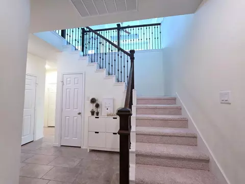 8620 Hollyoaks Creek Ln, Houston, TX 77063