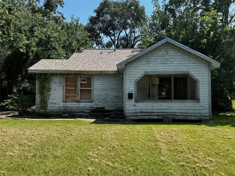 1119 15th Ave N, Texas City, TX 77590