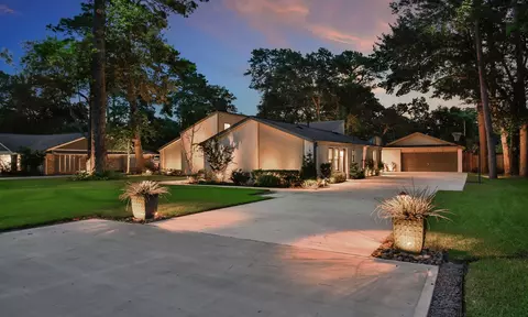 11918 Beverly Dr, Houston, TX 77065