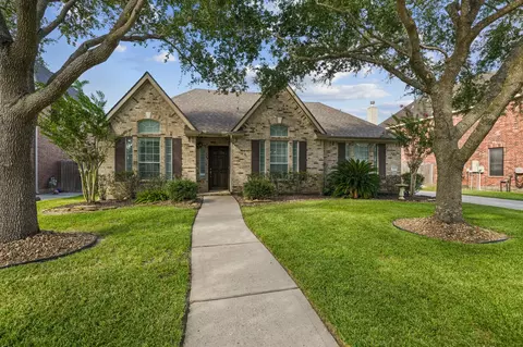 3825 Houston Lake Dr, Pearland, TX 77581