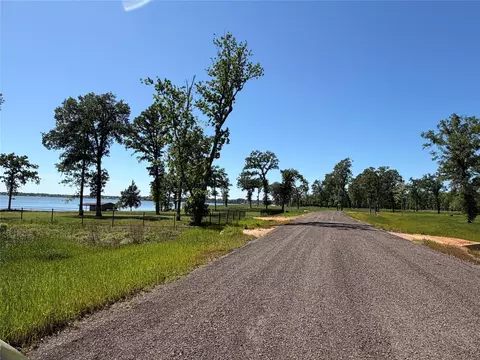 3126 Island View Ln, Livingston, TX 77351