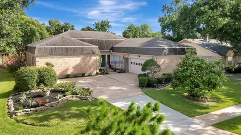 16410 Glenshannon Dr, Houston, TX 77059
