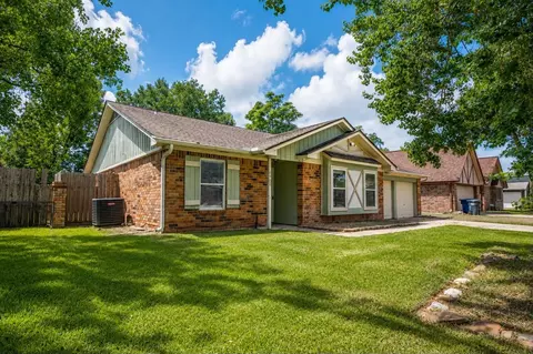 Exterior - 6903 Briarfield Dr, Spring, TX 77379 photo 3 of 6