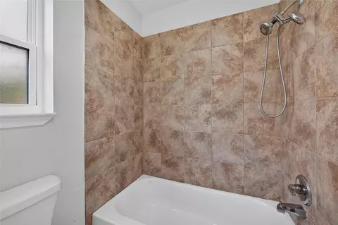 Bath - 6903 Briarfield Dr, Spring, TX 77379 photo 2 of 4