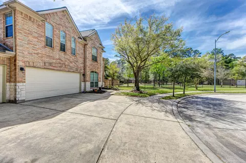Exterior - 3002 Vincent Crossing Dr, Spring, TX 77386 photo 4 of 6