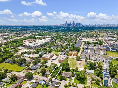 515 Service St, Houston, TX 77009