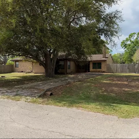 3706 College St, Damon, TX 77430