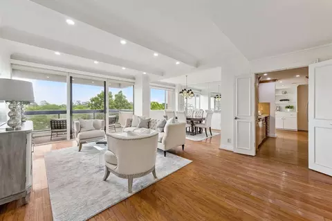 49 Briar Hollow Ln #504, Houston, TX 77027