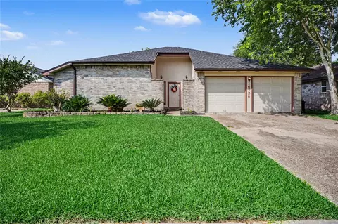 16726 Frigate Dr, Friendswood, TX 77546