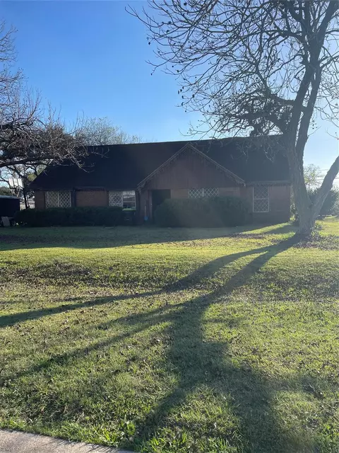 1202 Westgate Dr, Wharton, TX 77488