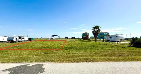 1036 Mabry St, Gilchrist, TX 77617