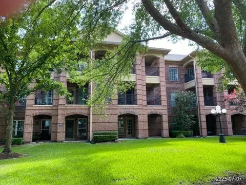 2815 Kings Crossing Dr #104, Houston, TX 77345